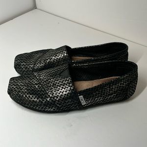 Black & silver patterned Toms